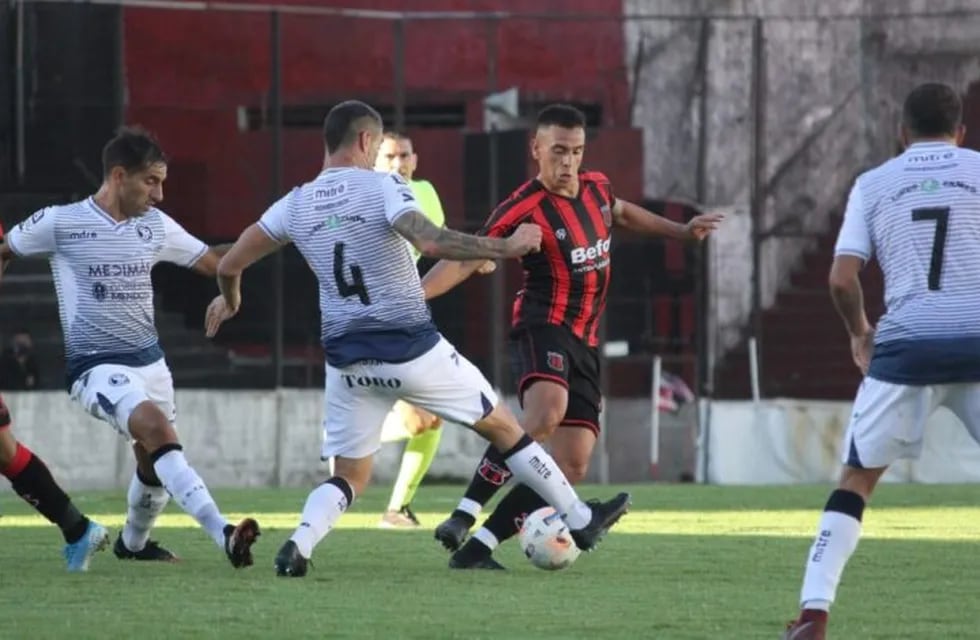 Independiente Rivadavia alcanzó una importantísima victoria en el Bajo Nuñez ante Defensores de Belgrano por 2 a 1