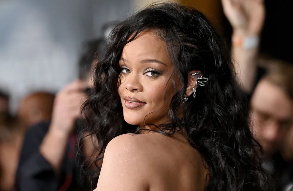 Rihanna conquistó a todos con su atuendo.