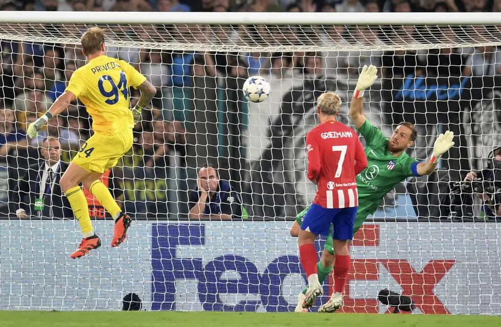 El arquero de Lazio, Ivan Provedel convierte el gol del empate ante el Atletico Madrid en el último minuto / EFE/EPA/EMILIANO GRILLOTTI