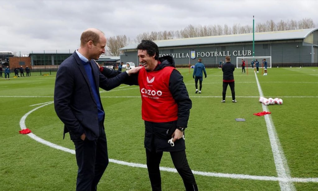 El Príncipe William fue al entrenamiento del Aston Villa y le hizo un pedido especial a Dibu Martínez