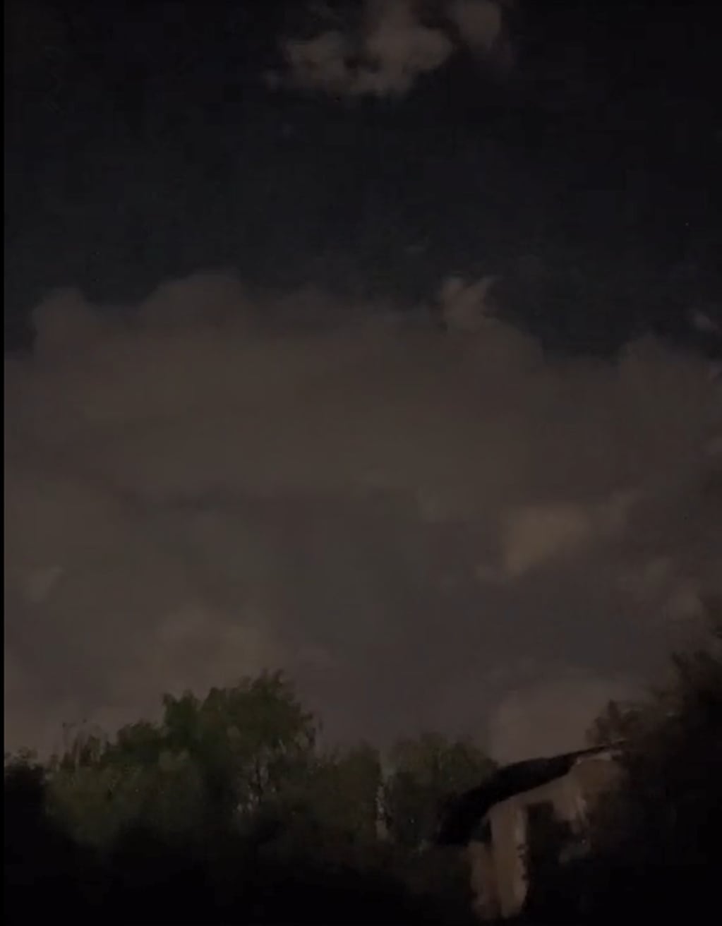 El imactante video que muestra un “nido de relámpagos” durante la tormenta de anoche en Maipú. Foto: captura TikTok @alfredoescolar