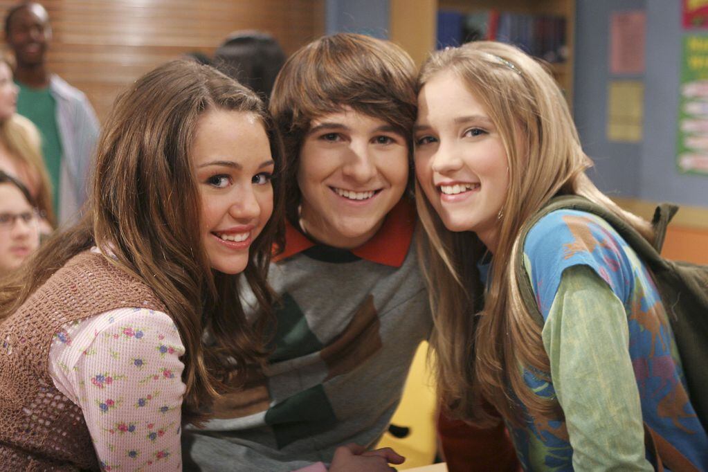 Mitchel Musso junto a Miley Cyrus y Emily Osment durante el rodaje de la serie "Hannah Montana". 