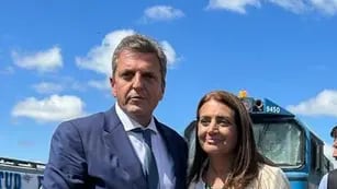 El ministro de Economía, Sergio Massa, junto a Gabriela Lizana, funcionaria del Bice, el miércoles pasado en Mendoza.