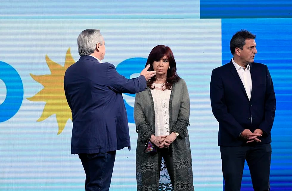 Alberto Fernández, Cristina Kirchner y Sergio Massa en el búnker del Frente de Todos (Corresponsalía)