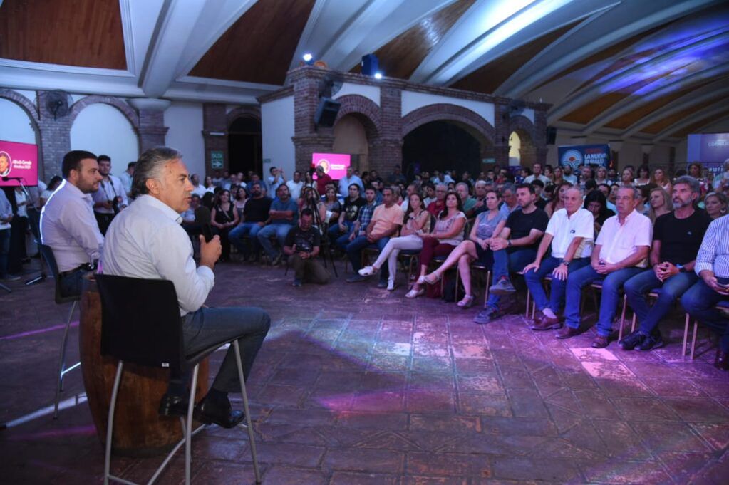 Cornejo impulsó la candidatura de Pinti a la intendencia de Maipú. Foto: Gentileza