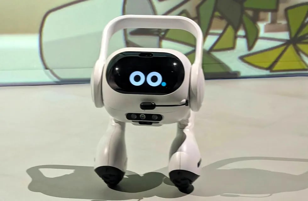 'Agente de IA', un robot doméstico inteligente de LG que busca crear un 'hogar sin trabajo', durante las exhibiciones de la Feria de Electrónica de Consumo (CES). Foto: EFE/ Sarah Yáñez-Richards