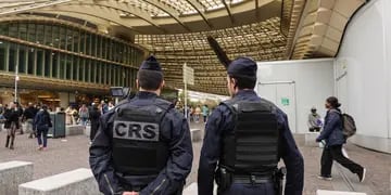 Francia evacúa aeropuertos