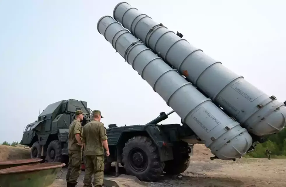 Sistema de misiles S-300 enviado por los aliados de la OTAN para armar a Ucrania. Uno de ellos cayó en territorio bielorruso.
