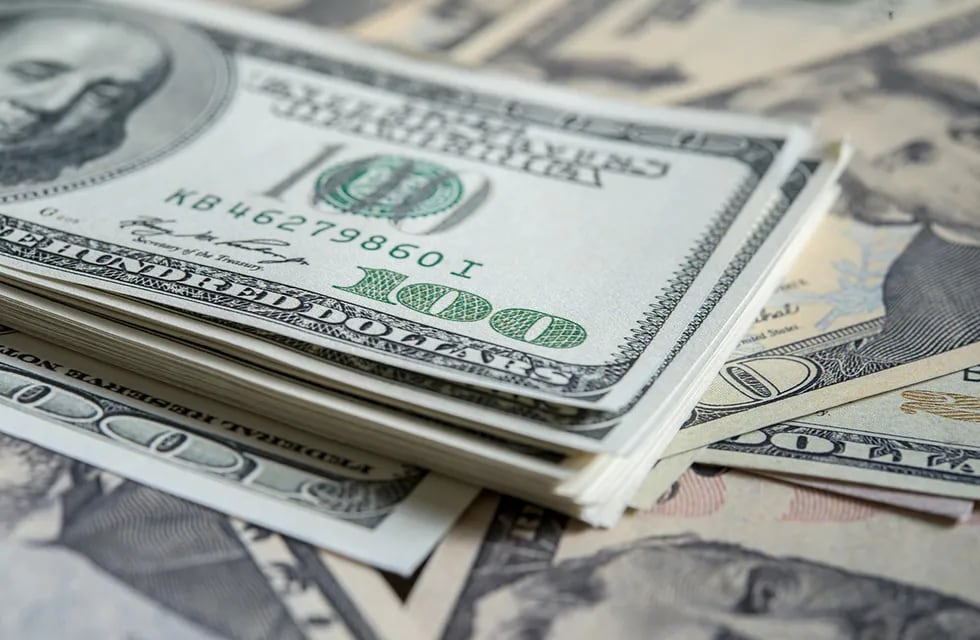 El dólar blue batió un nuevo récord y alcanzó su máximo valor histórico al llegar a $553. (Freepik)