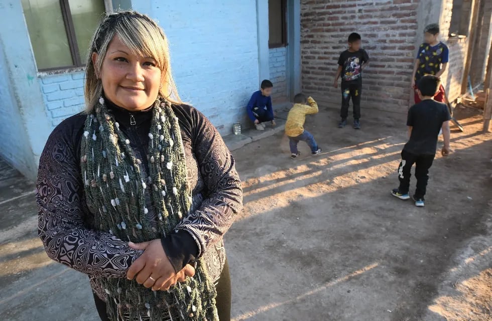Noelia Poblete reconoce que la situación es compleja para sus vecinos y no logra reunir las mismas donaciones que recibía. Foto: archivo / Los Andes
