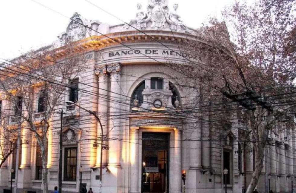 El edificio del Banco de Mendoza, privatizado a fines de los 90, es un monumento que nos recuerda lo malo que puede ser tener bancos estatales.