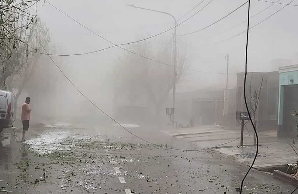 Fray Luis Beltrán fue el distrito más afectado por la fuerte tormenta de viento, lluvia y granizo provocó daños y anegamientos en el Gran Mendoza.