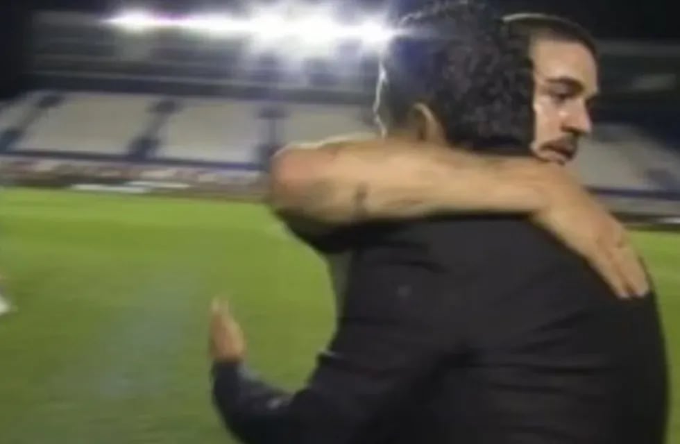 El técnico de River, ex Nacional, saludó a los jugadores del equipo uruguayo, en el cual se despidió como jugador y debutó como DT.