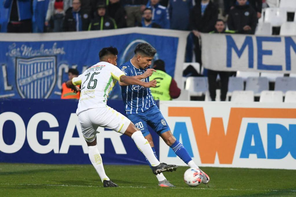Godoy Cruz enfrenta a Aldosivi en el estadio Malvinas Argentinas por la fecha 13 de la Liga Profesional / José Gutiérrez.