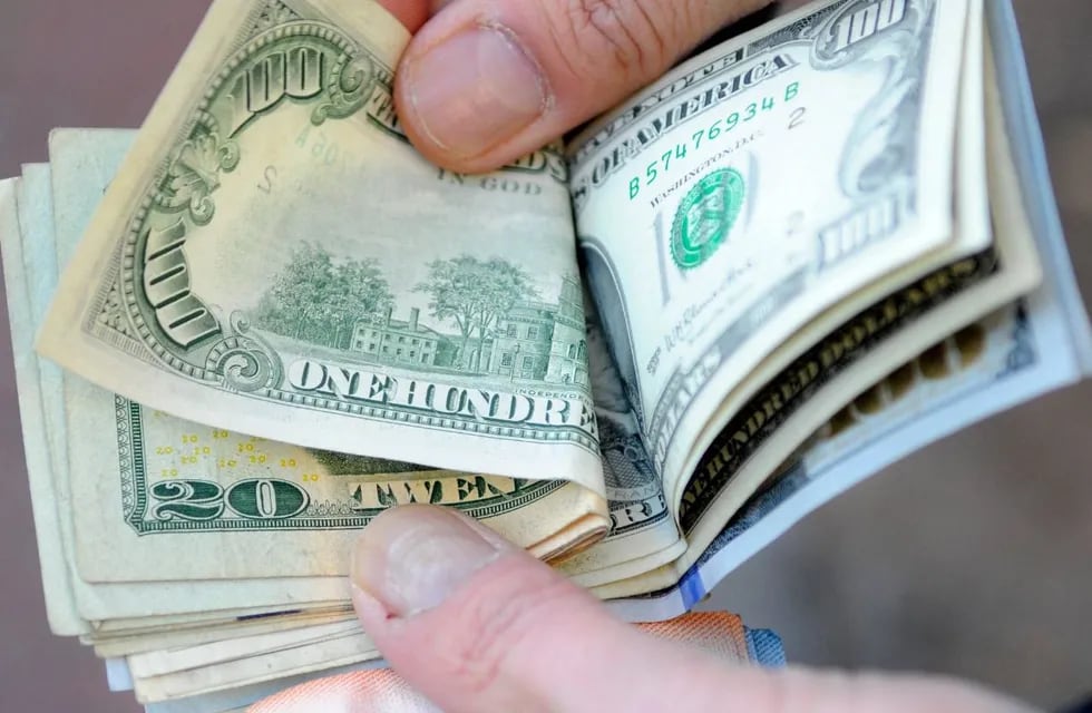 ¿Hasta cuándo se mantendrá congelado el dólar? 36 analistas anticipan qué esperar después de las elecciones