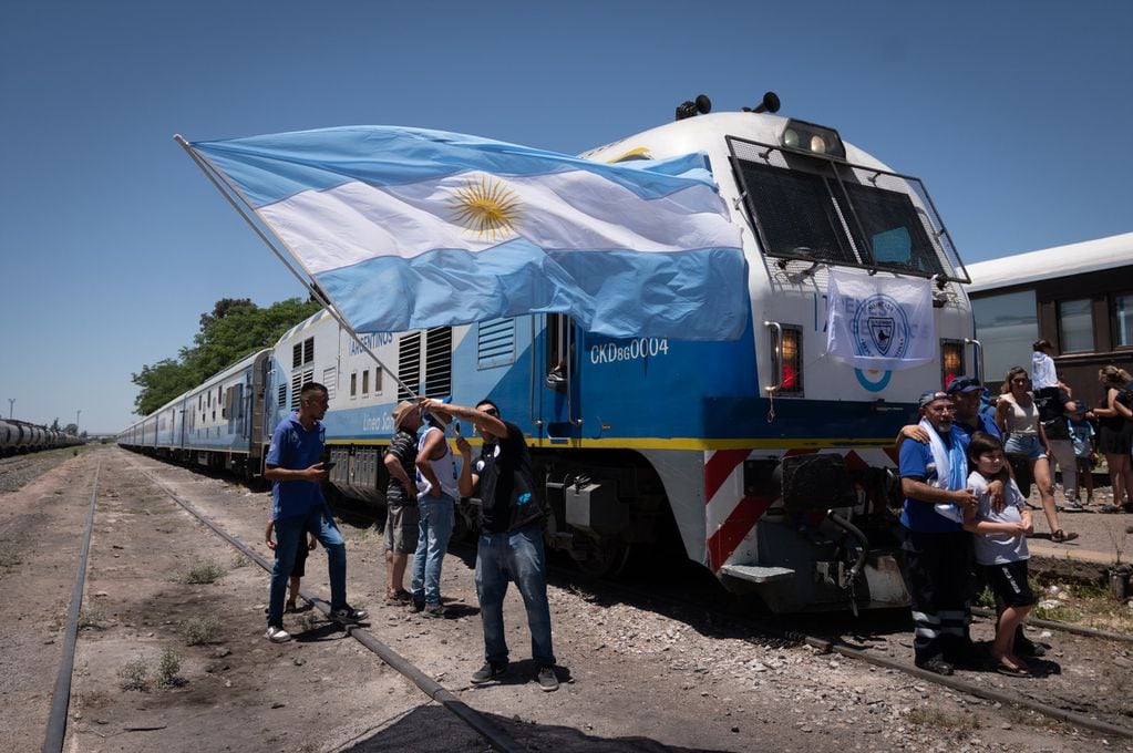 Insólitos errores y fallas que hicieron que sacar un pasaje en el tren a Mendoza sea una misión casi imposible. Foto: Ignacio Blanco / Los Andes  