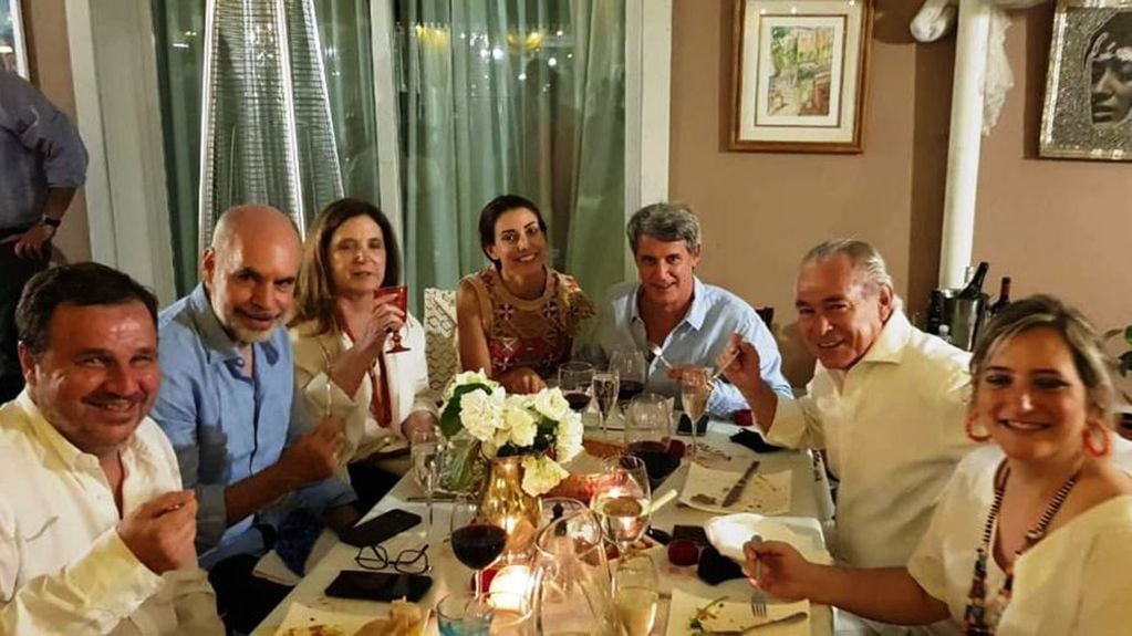 Horacio Rodríguez Larreta, Alfonso Prat Gay y Mario Barletta, en la fiesta de cumpleaños de Elisa Carrió. / Foto: Gentileza