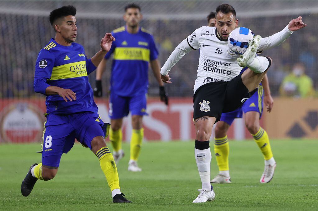 El partido entre Boca y Corinthians fue intenso y "caliente". 