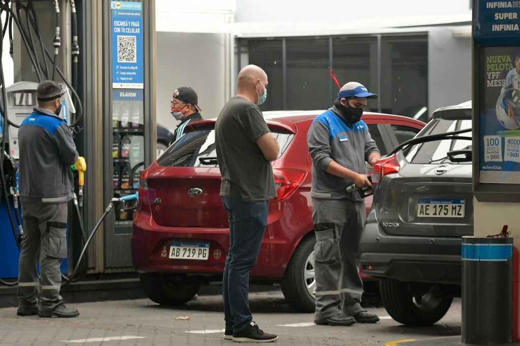 Nuevo aumento del combustible. /Orlando Pelichotti- Los Andes