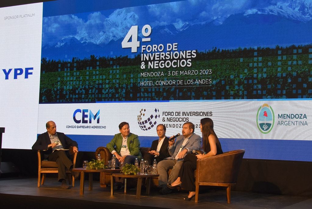 El foro contó con panelistas de lujo. Aquí, el primero de la jornada, sobre "Experiencias de éxito de inversiones en Mendoza", con la moderación del periodista Guillermo Kohan.