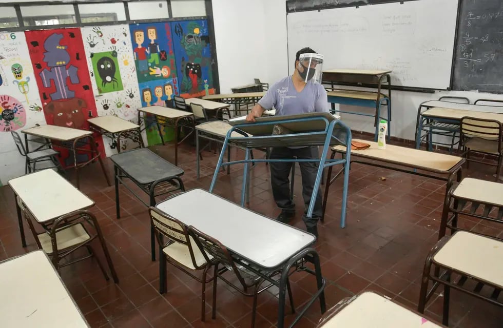 En las escuelas han estado preparando las aulas para adaptarlas al distanciamiento que exige el protocolo / Orlando Pelichotti