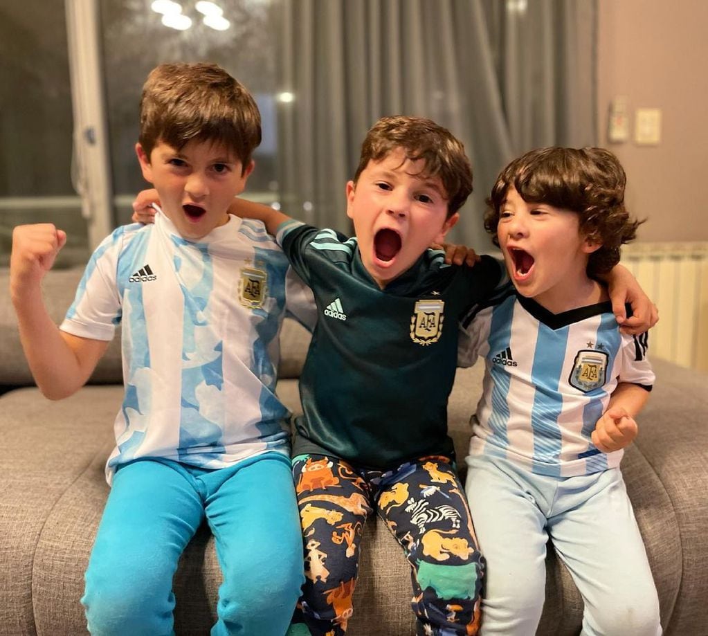 Los hijos de Lio Messi y Antonela Roccuzzo alentando a la Selección Argentina