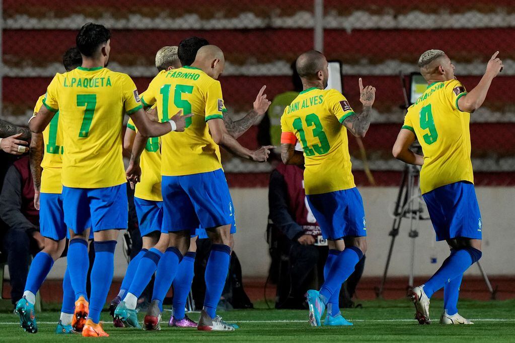 Festeja Brasil en La Paz y estira su invicto en las eliminatorias a Qatar 2022. (AP)
