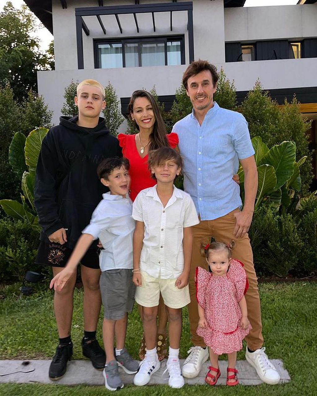 Pampita y Roberto junto a los hijos de la modelo.