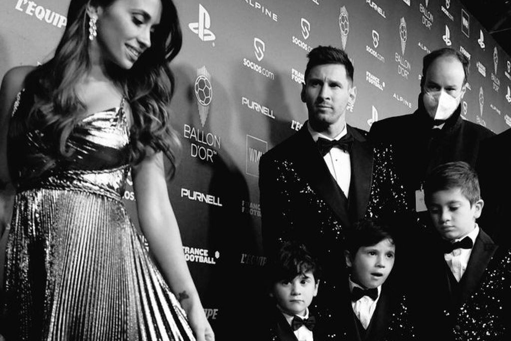 Anto y Messi y sus hijos en la alfombra rojo previa a recibir el Balón de Oro
