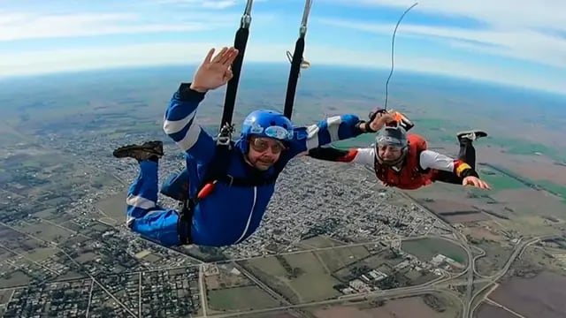 Tragedia en el aire: un directivo de Aysa murió tras un fallido salto en paracaídas