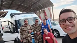 Cuatro mendocinos viajaron en camioneta desde Andorra a Qatar.