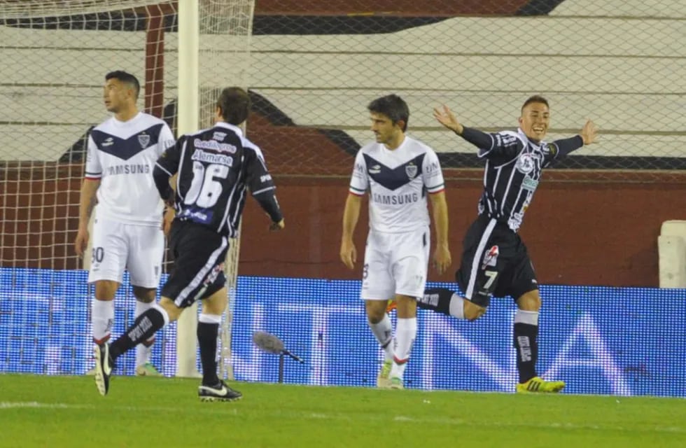 Estudiantes (BA) dio otra sorpresa y Vélez quedó afuera de la Copa Argentina 