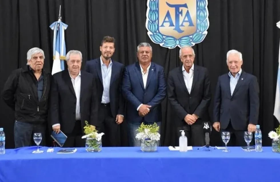 En la AFA, comenzaron a diseñar cómo volverá el fútbol argentino tras el parate 
