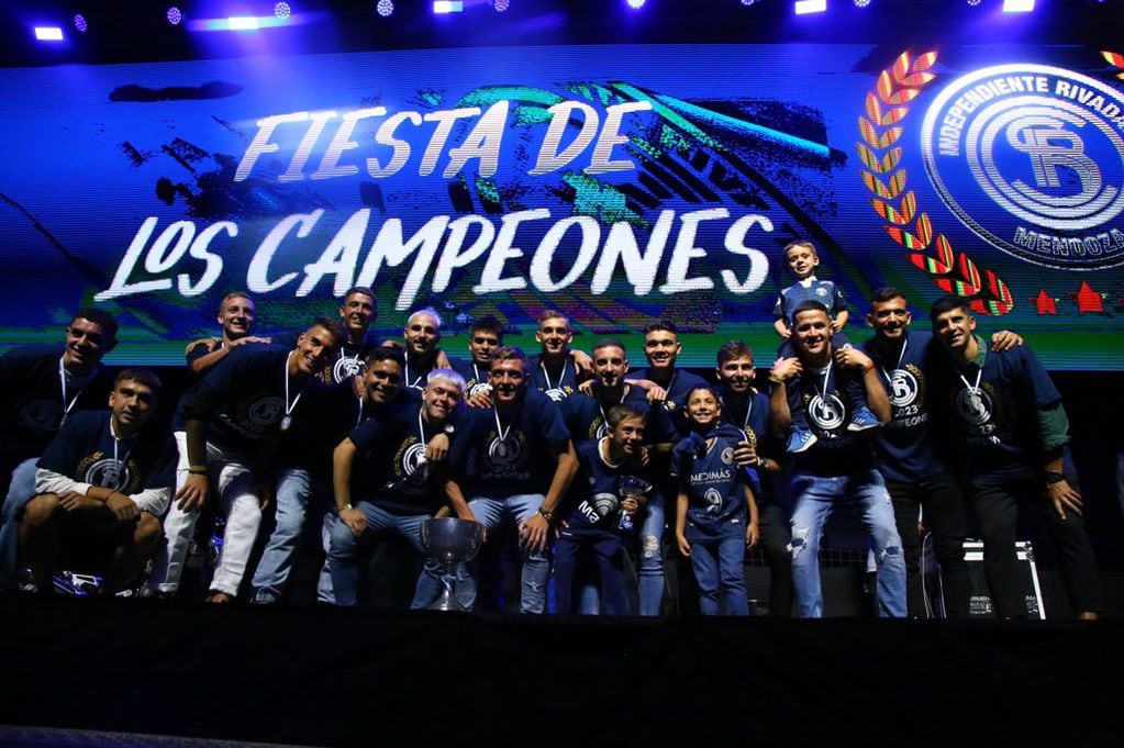 Los campeones celebraron con su gente en el Aconcagua Arena. / CSIR 