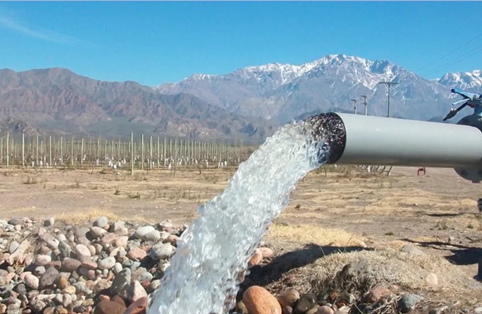 Desde Irrigación sostienen que no hay capacidad suficiente en los cauces para "en dos días darle agua a todos por igual".