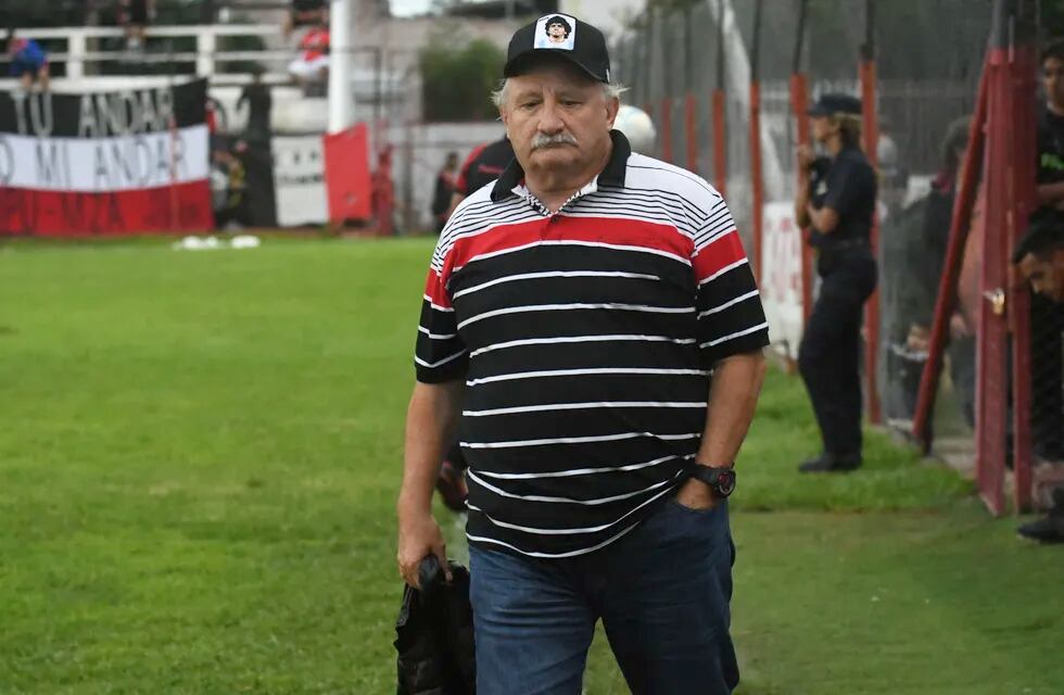 Carlos Sperdutti deja de ser el entrenador "cruzado" y pasará a ser el Coordinador General. Archivo /Los Andes