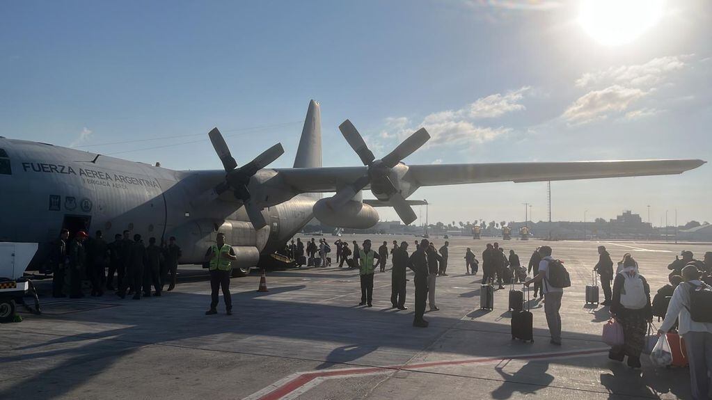 Operativo "Regreso seguro" para argentinos en Israel. En la foto, el avión Hércules. (X @CancilleriaARG)