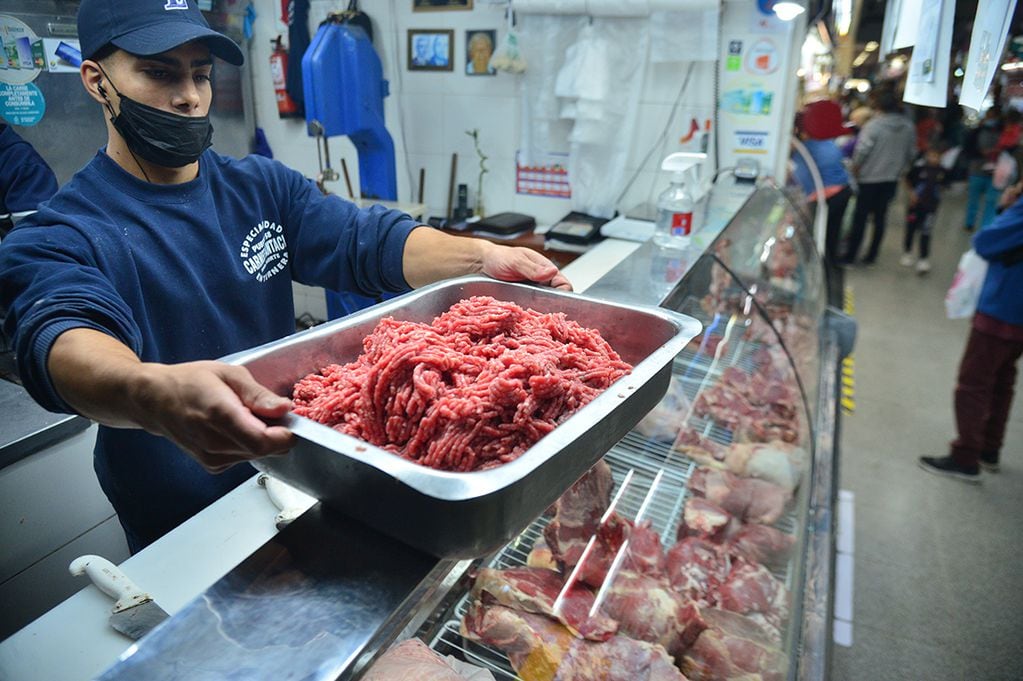 Para vender la carne molida habrá que tener autorización.