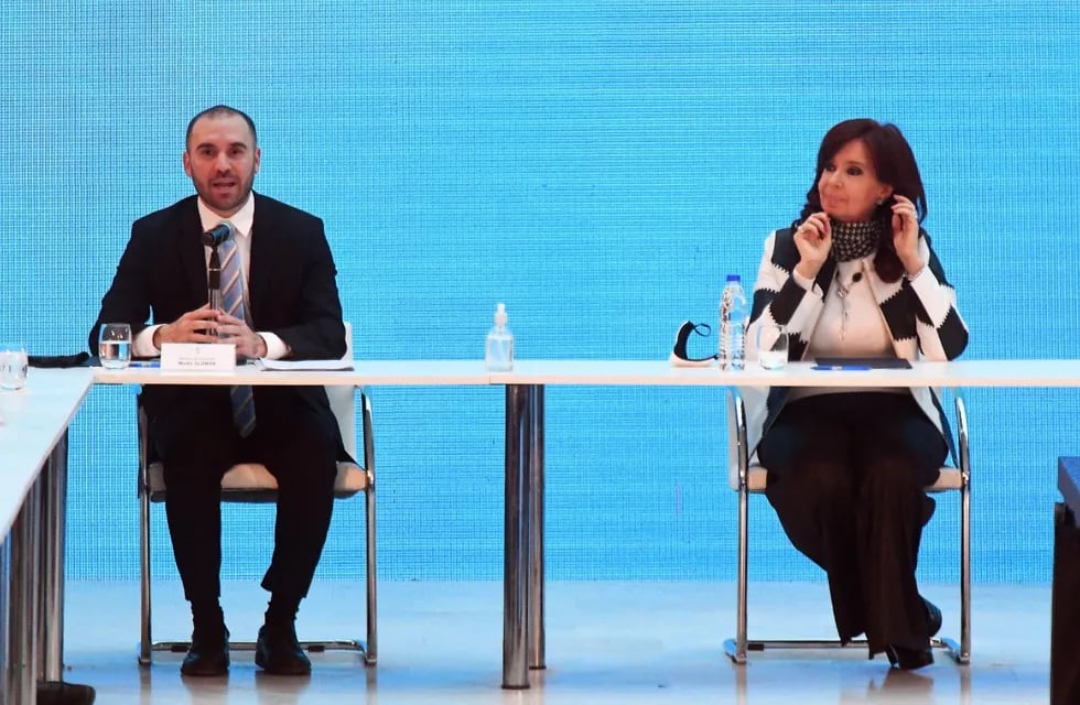 Martín Guzmán y la vicepresidenta se subió al escenario. Es turno de que ejecute su plan.