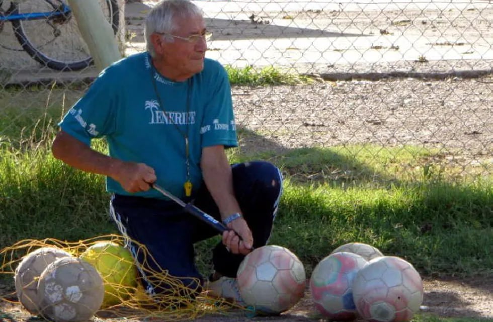 Amadeo Mansilla: el maestro que enseña con una pelota