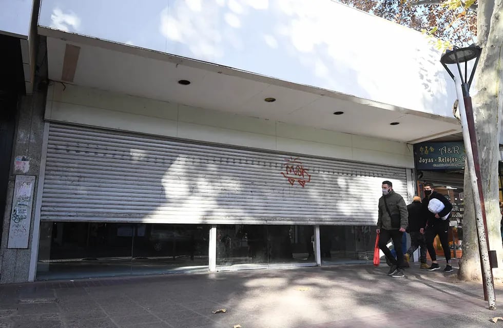 Frente del edificio donde estaba la casa de venta de electrodomésticos Ribeiro en Av. San Martín.