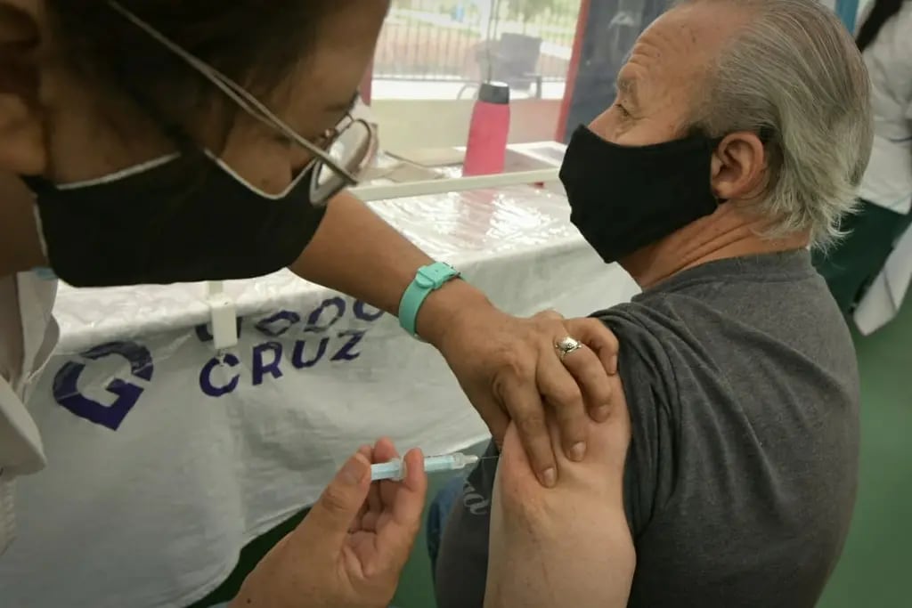 Vacunación a mayores de 70 años en Godoy Cruz, Mendoza