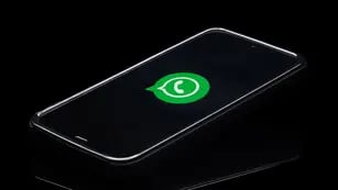 ¿Cómo poner el modo oscuro en WhatsApp y qué ventajas tiene?