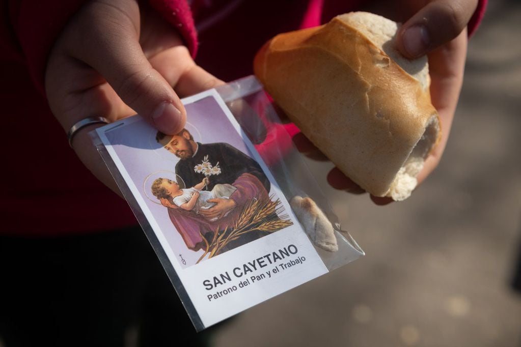 Por qué hoy es el Día de San Cayetano y cómo rezar su oración - Foto: Ignacio Blanco / Los Andes
