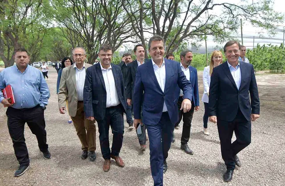 El Ministro de Economía Sergio Massa, visitó la provincia de Mendoza y anunció medidas económicas. Lo acompañó el Gobernador de Mendoza Rodolfo Suarez