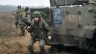 Soldados rusos participan en ejercicios militares en la región rusa de Rostov, cerca de la frontera con Ucrania, el 10 de diciembre de 2021. Associated Press