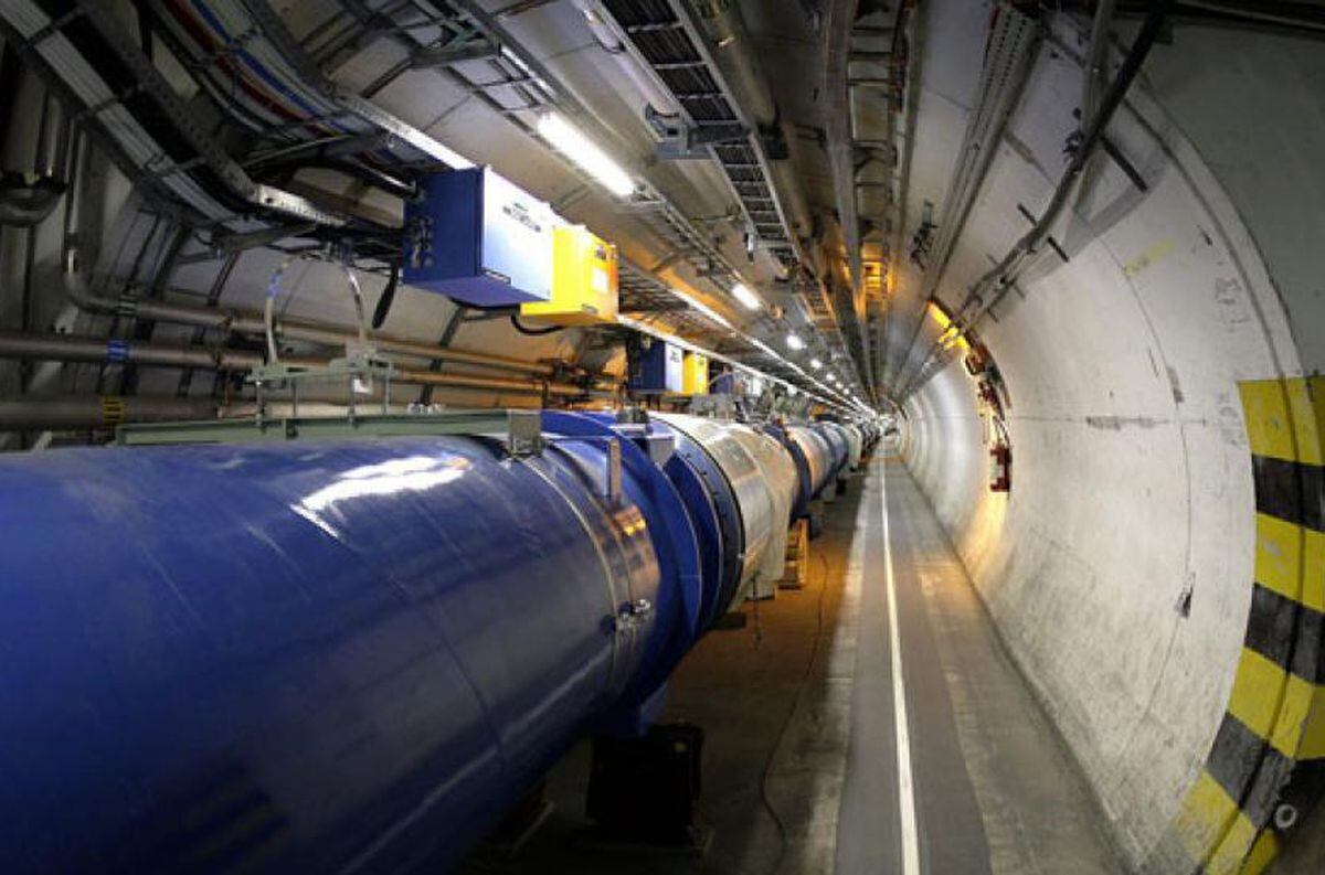 El Gran Colisionador de Hadrones (LHC, siglas en inglés) es el acelerador de partículas "más famoso" del mundo.