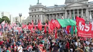 Primera gran manifestación contra Milei: el Gobierno pide denunciar al 134 a “punteros” que obliguen a marchar 