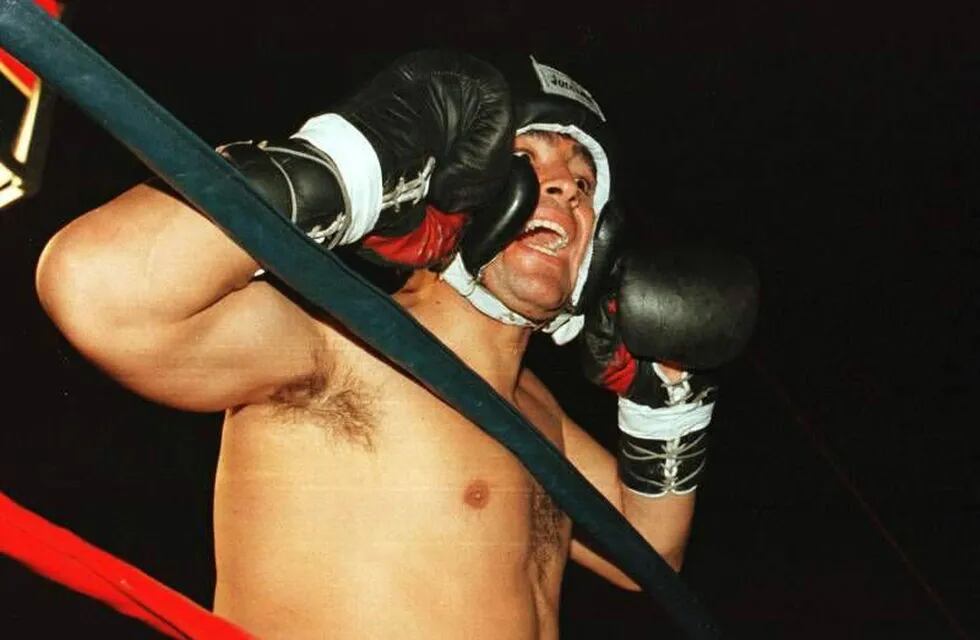 Tiembla Mayweather: Maradona ahora practica boxeo
