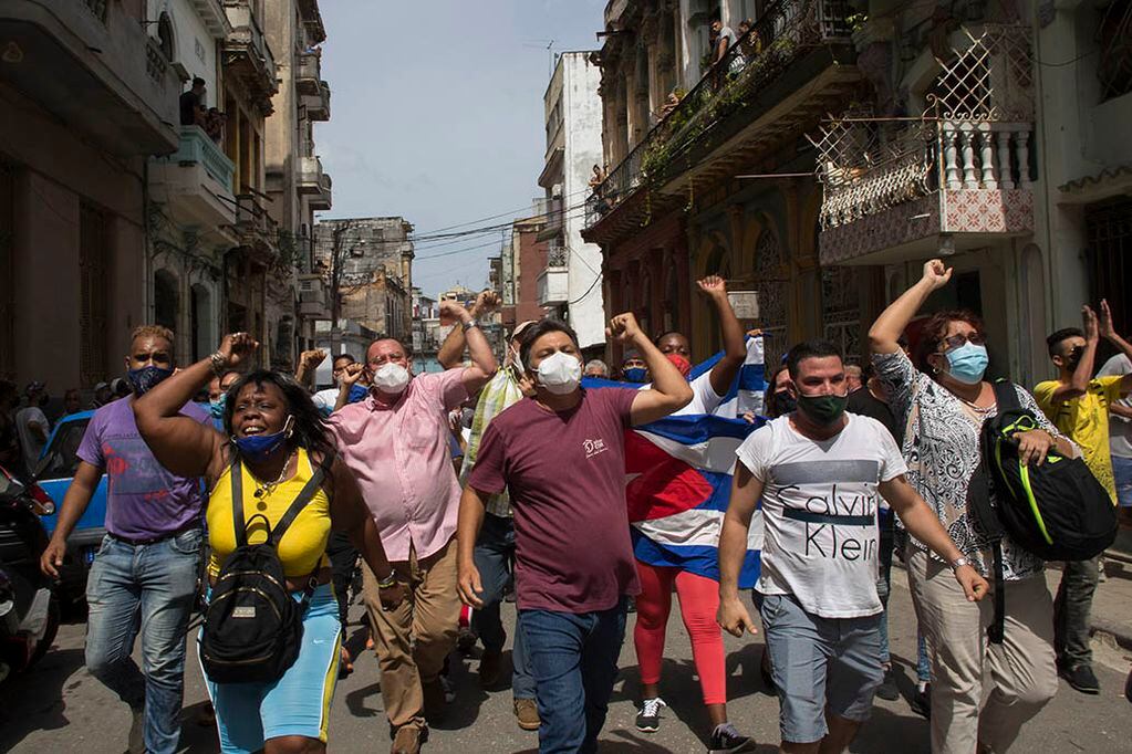 Gobiernos de 21 países condenaron los “arrestos y detenciones masivas” de manifestantes en Cuba. / AP